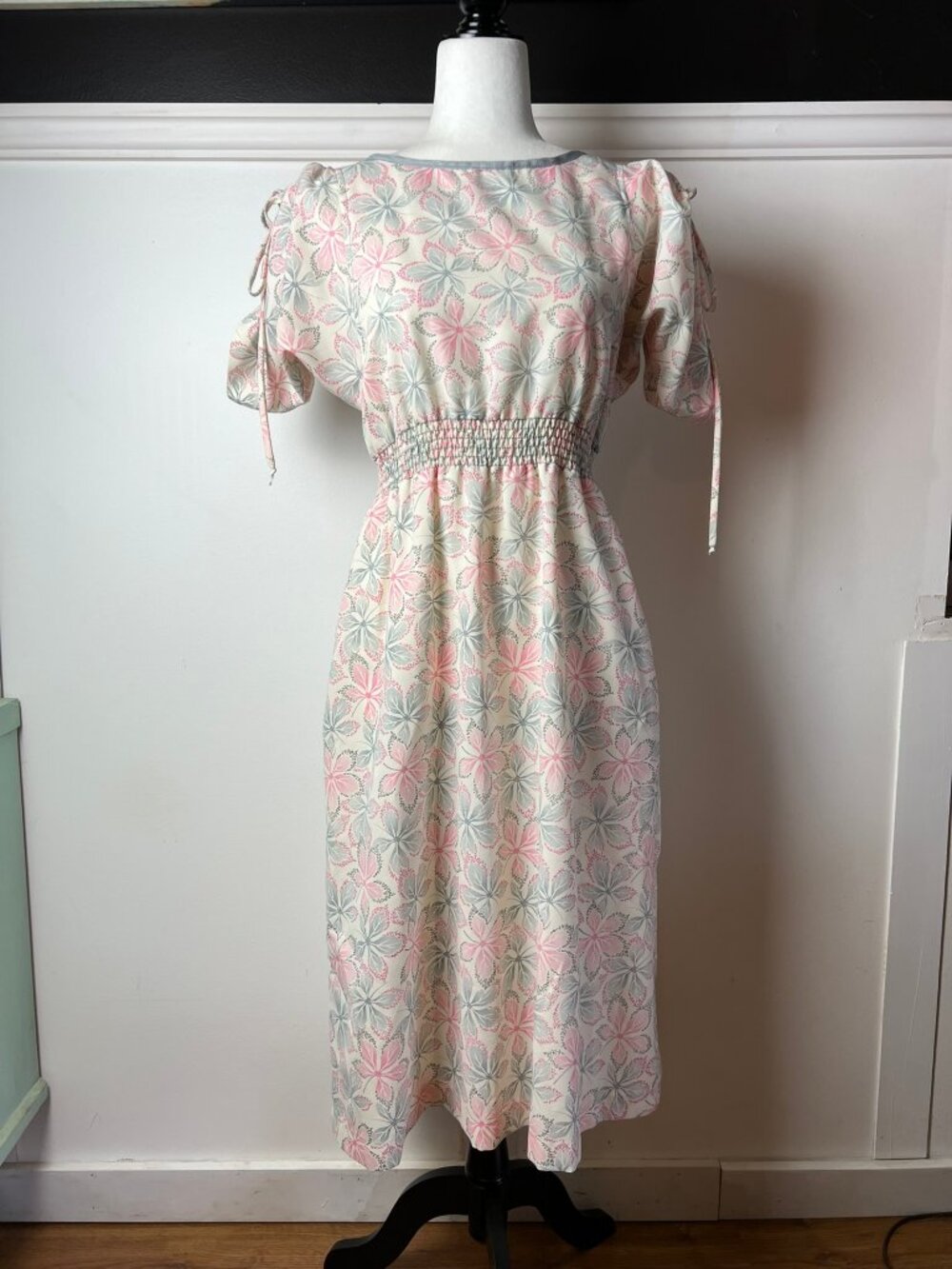 1970s Vintage Cottagecore Floral Print Women's Dress